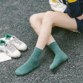 INS Solid Color Crew Socks Women Japanese Street Socks Fabricantes Soas de Meninas Factoria por atacado